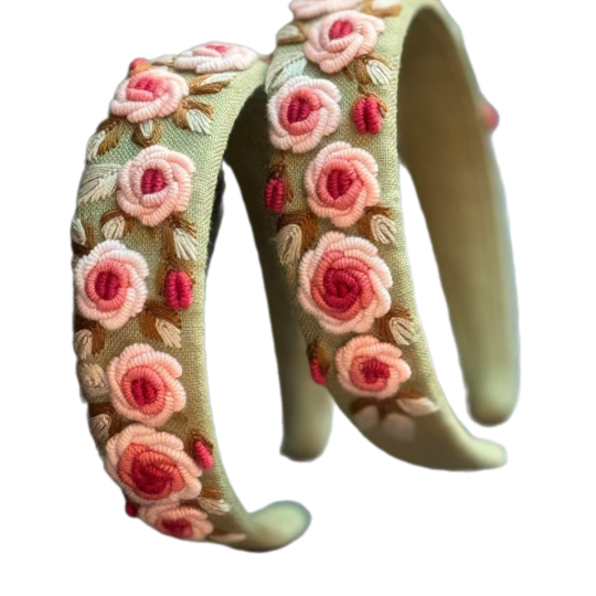 Håndbroderte speilblomster
