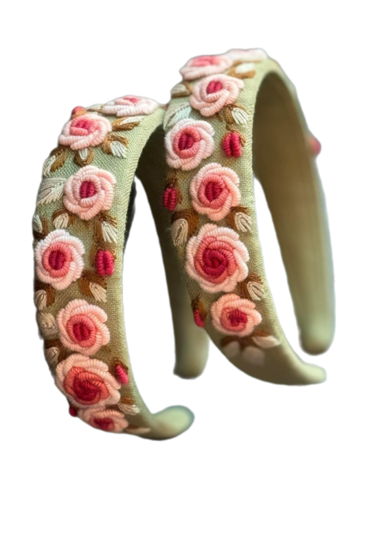 Håndbroderte speilblomster